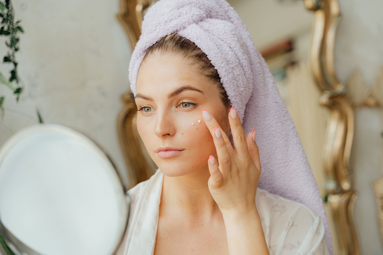 layering moisturizer over serum in a skincare routine