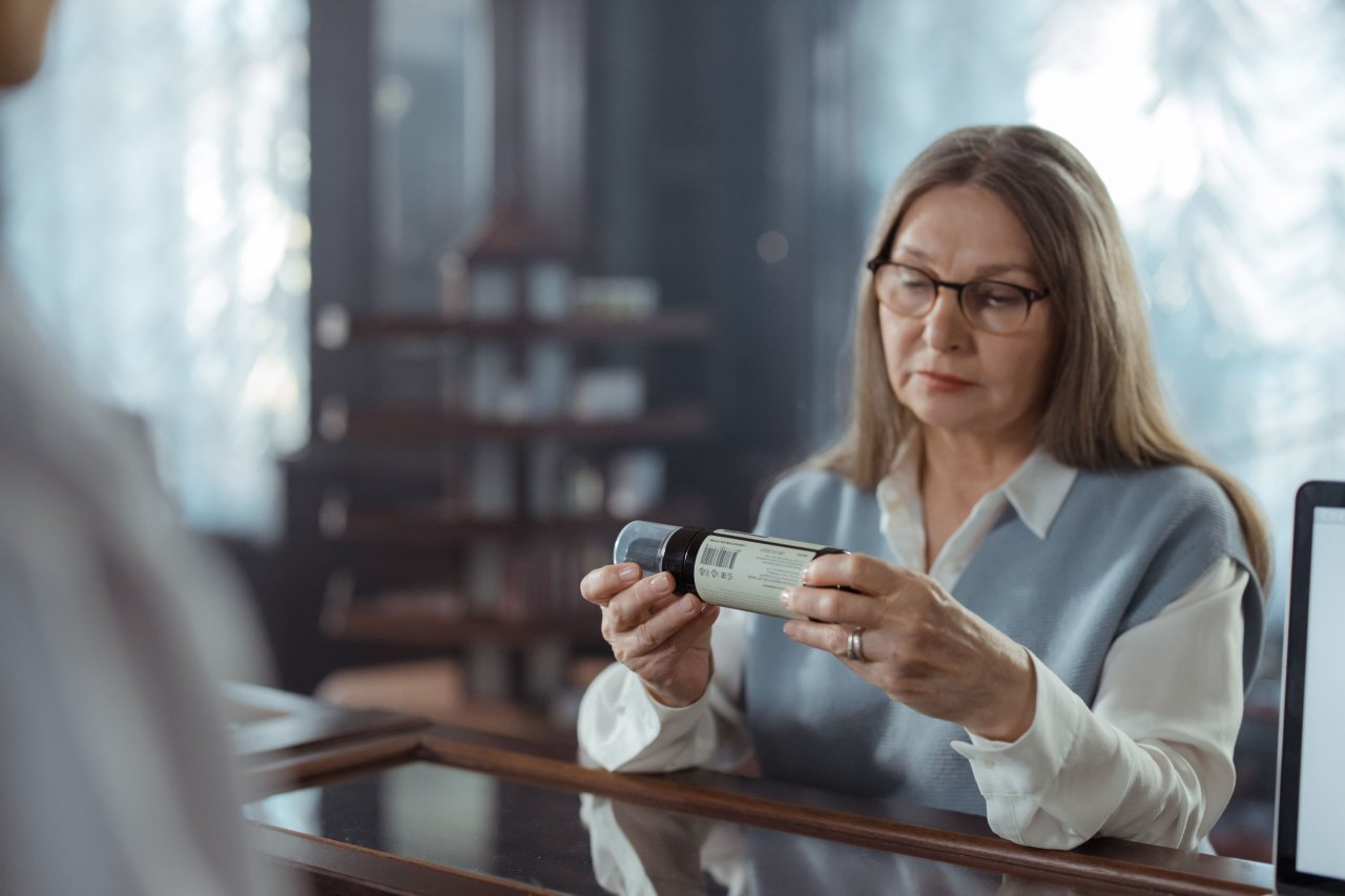 checking a NAD+ supplement capsule label